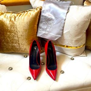 Giuseppe red pumps size 40.
